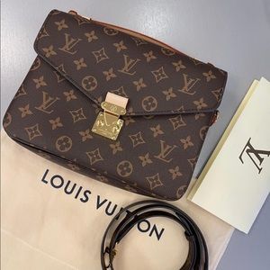 Louis Vuitton Pochette Métis in Monogram